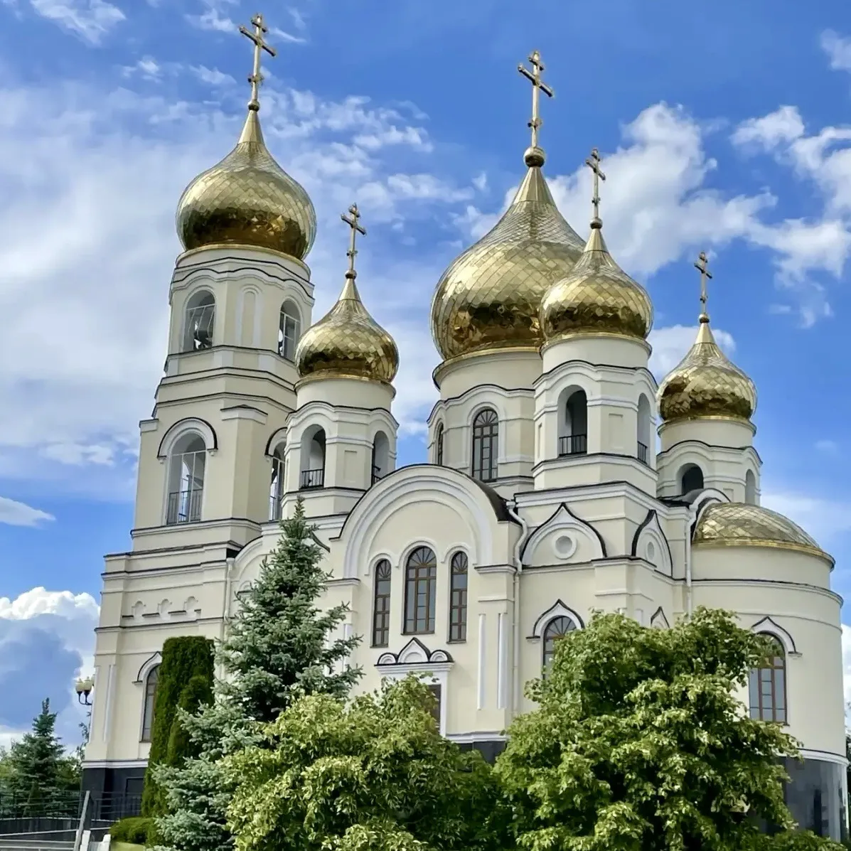 С ПРАЗДНИКОМ СВЯТОЙ ТРОИЦЫ!