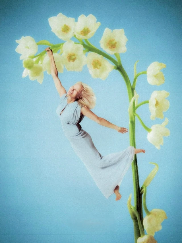 Памела Андерсон в красивой летней фотосессии для косметического бренда Sonsie 🌸🌼🌺