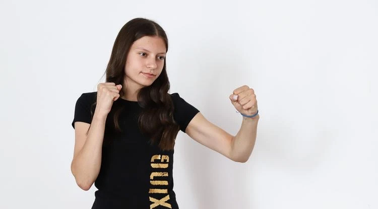 🥊 Перчатка на правой руке. Белгородская спортсменка сменила гимнастику на кикбоксинг