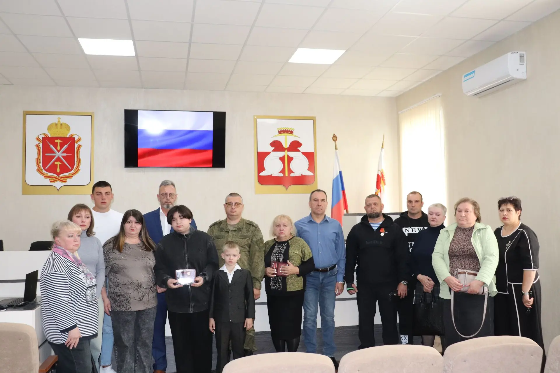 В зале заседаний администрации города Донского состоялась торжественная церемония вруче...