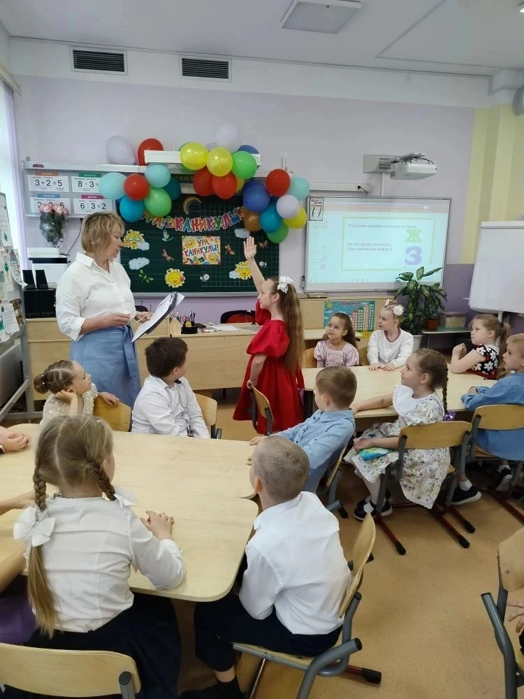 До свидания, первый класс! Как быстро пролетел этот год!  Сегодня в 1М классе прошёл трогательный и 