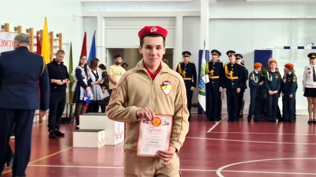 "Статен! Строен! Уважения достоин!"   18 февраля на базе Хомутовской школы №1  прошло масштабное пат