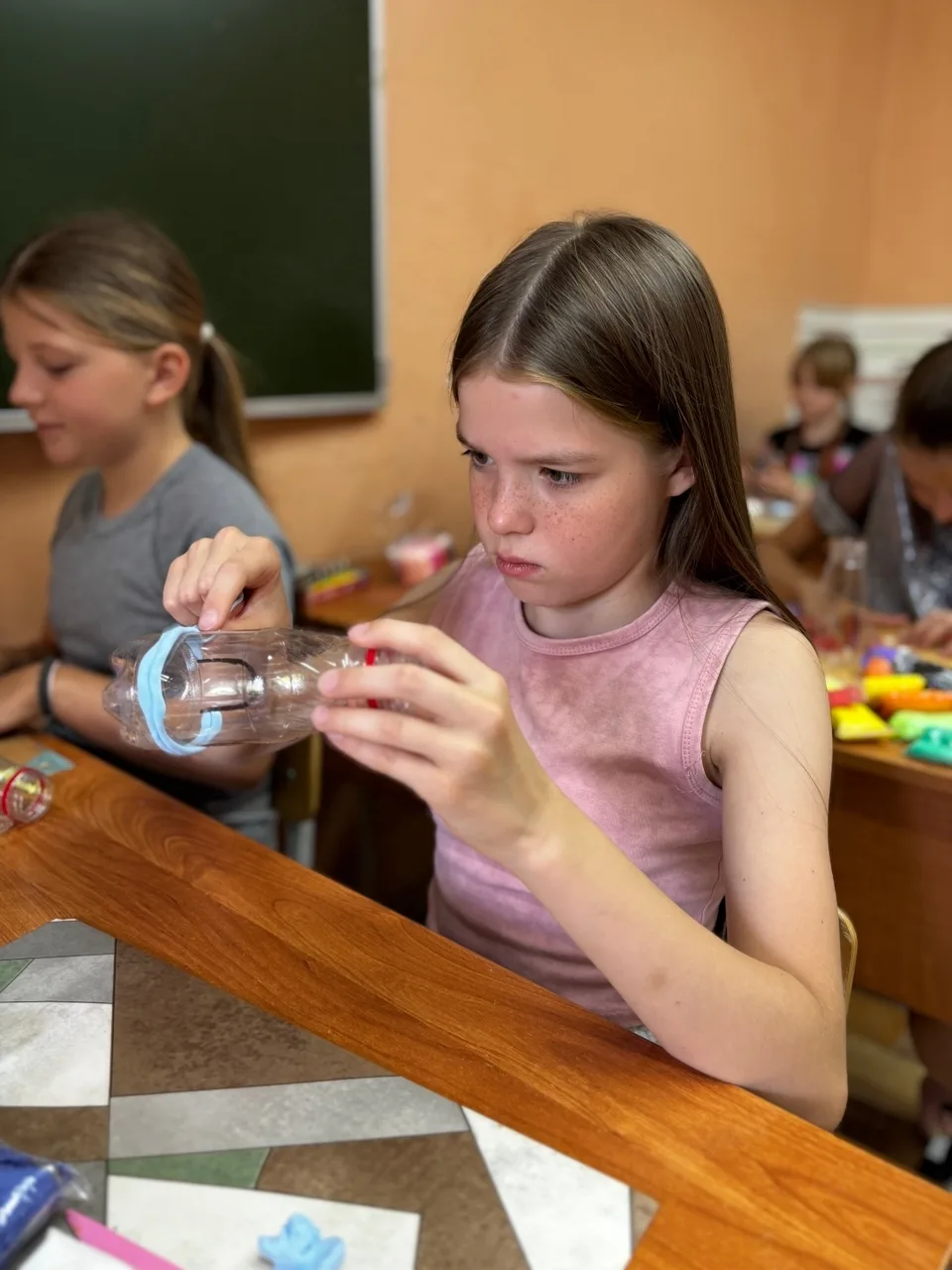 #ЛетоСПользой35
#ЛетниеПрограммыЦДО

🎨 Пластилинография — это нетрадиционная техника лепки, которая
