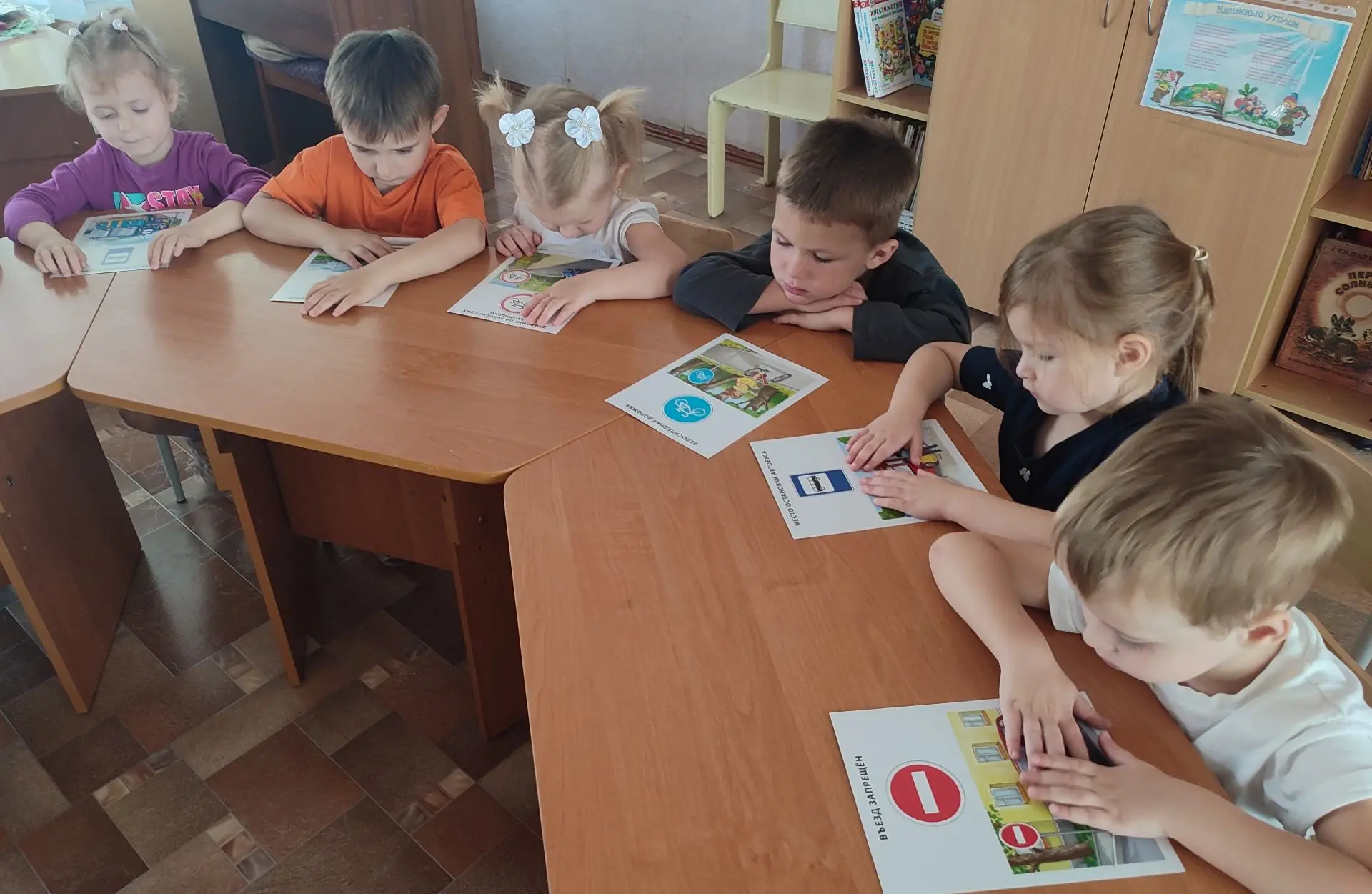 🚦 «ПДД: учимся быть внимательными!» 🚦В группе «Тополёк» прошло тематическое занятие п...