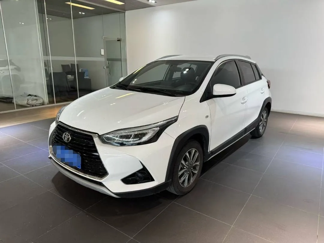 Toyota Yaris L 
Двигатель 1.5 (115 л.с)👍🏻
Цвет белый 🤍
Год 2021
Пробег 65000 км 
Авто без окрасов