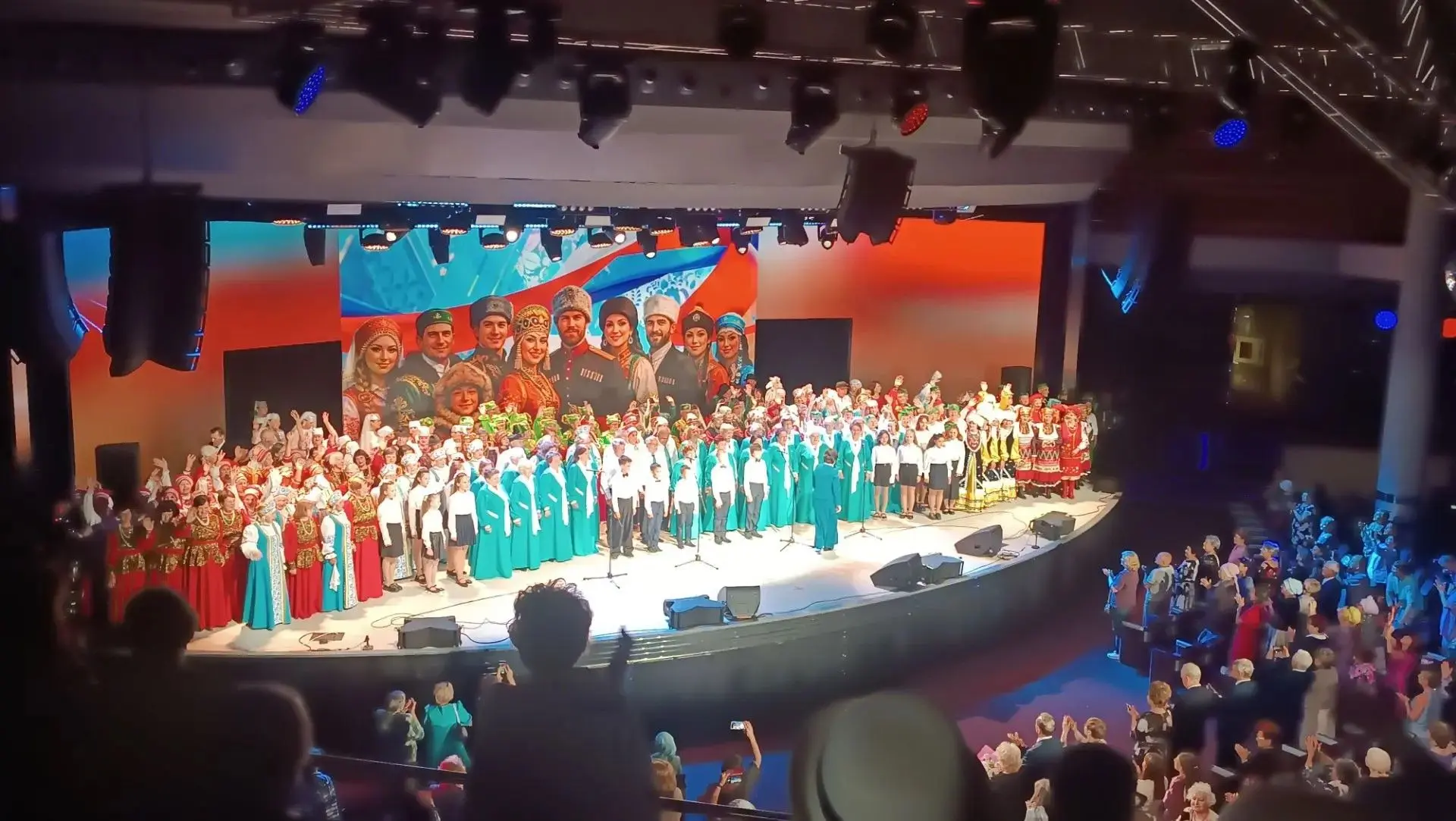 Казанның «Пирамида» мәдәни-күңел ачу комплексында узган IX Республика ветераннар иҗат коллективларын