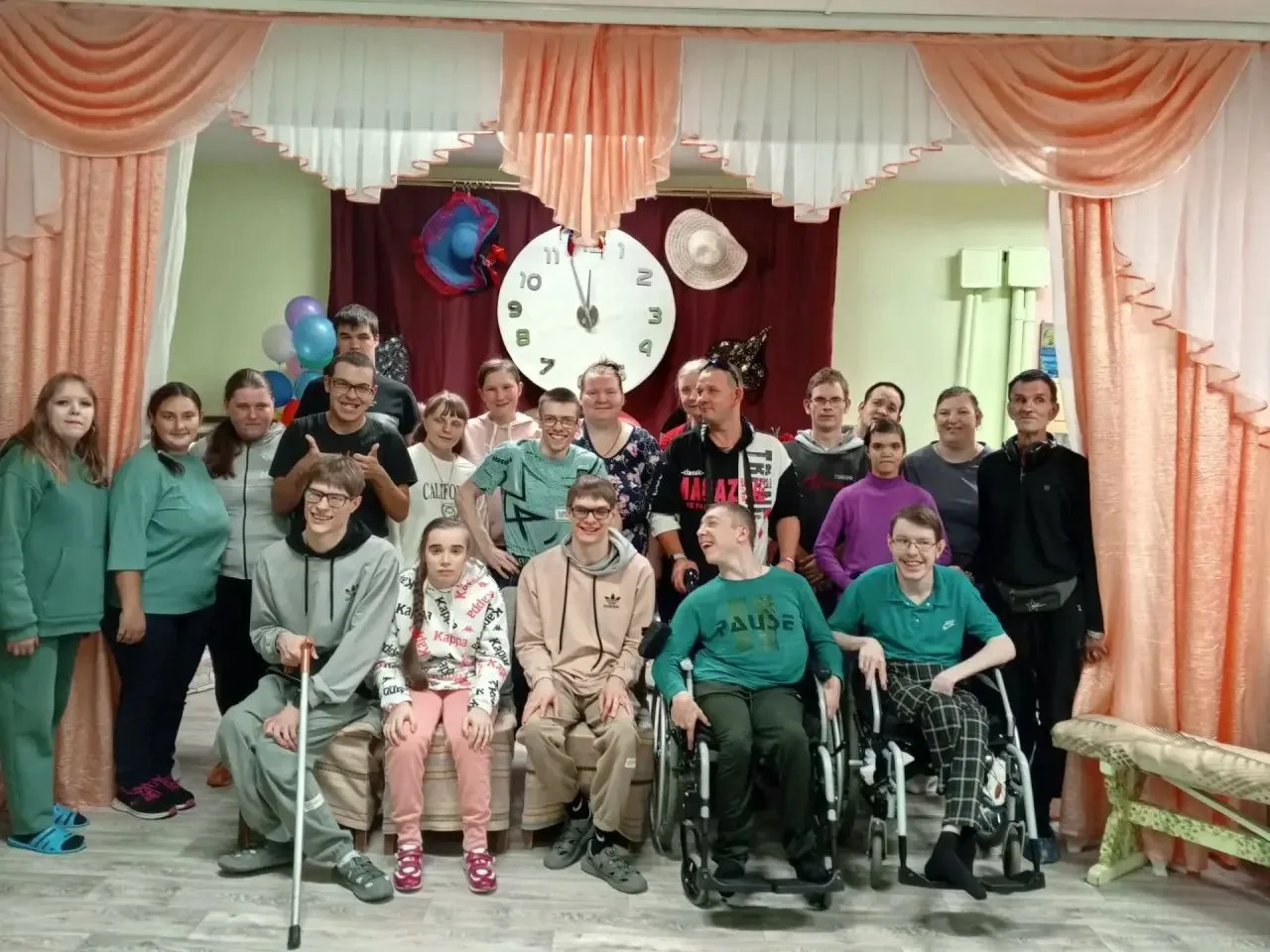 На днях состоялась очередная встреча жителей Дома социального обслуживания с ребятами  ...