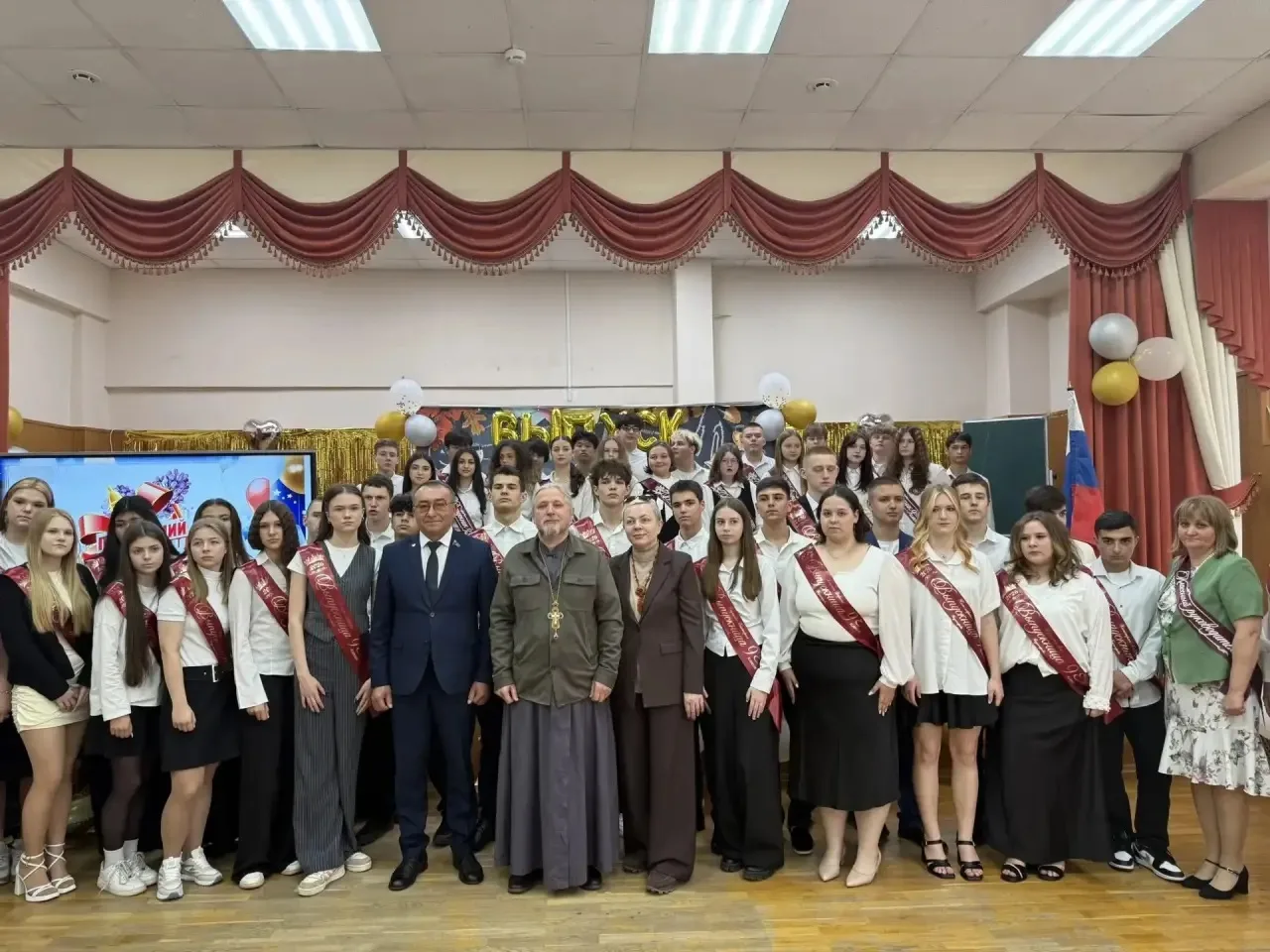 Последний звонок в 9 классе МОУ "СОШ имени А. П. Чехова" (Бужаровское отделение): Прощание с детство