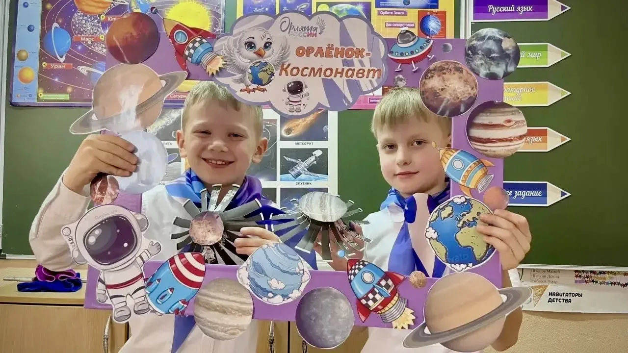 Космические мастерские,  тематические викторины, открытые уроки о героях-космонавтах, настольные игр