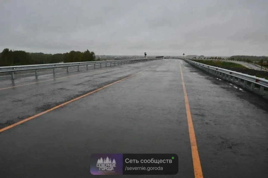 Открыто движение по новому путепроводу через железную дорогу в районе Логиново на трасс...
