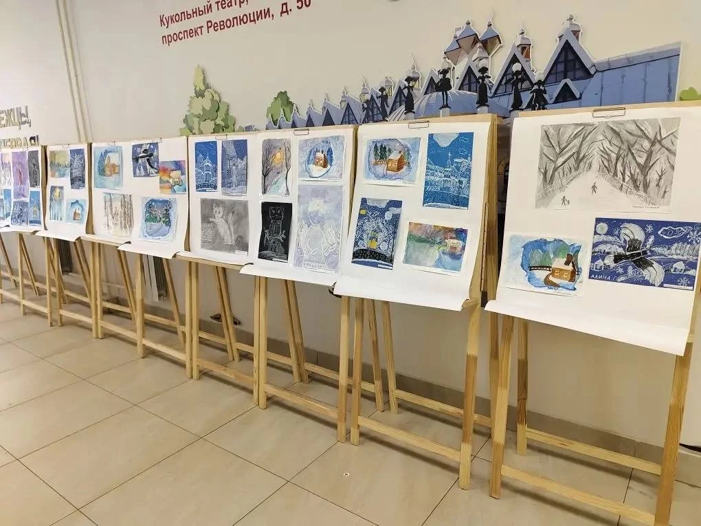 Выставка рисунков «Зимняя сказка» в 101 школе  В нашей школе открылась яркая выставка детских работ 