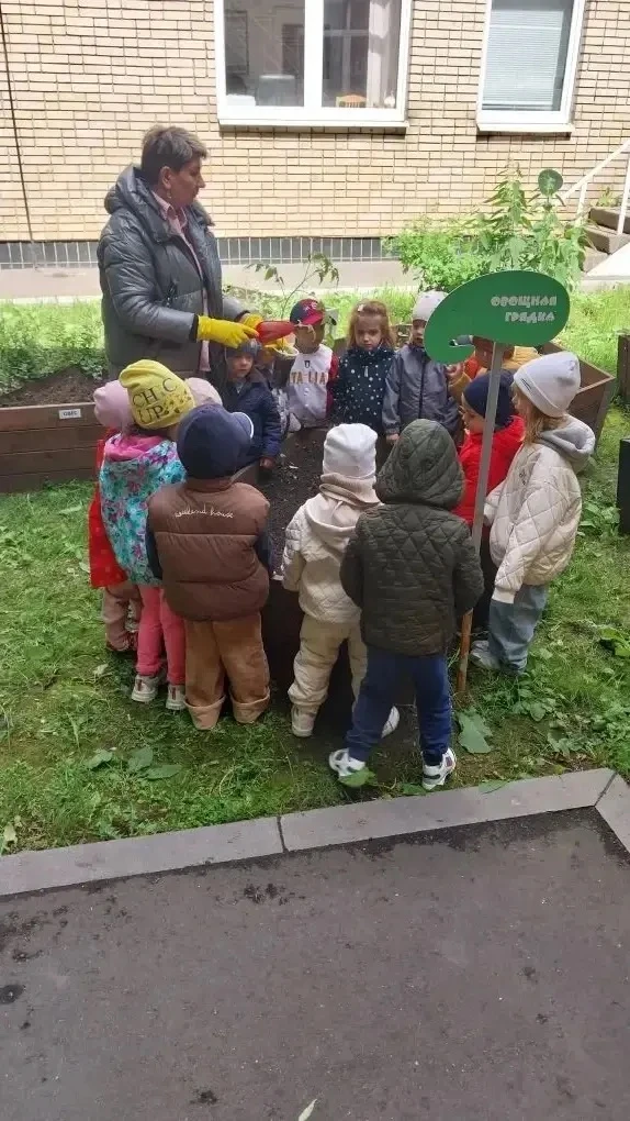 🌱 Юные огородники за работой  В дошкольном отделении прошёл «День посадок». Вместе с воспитателями р