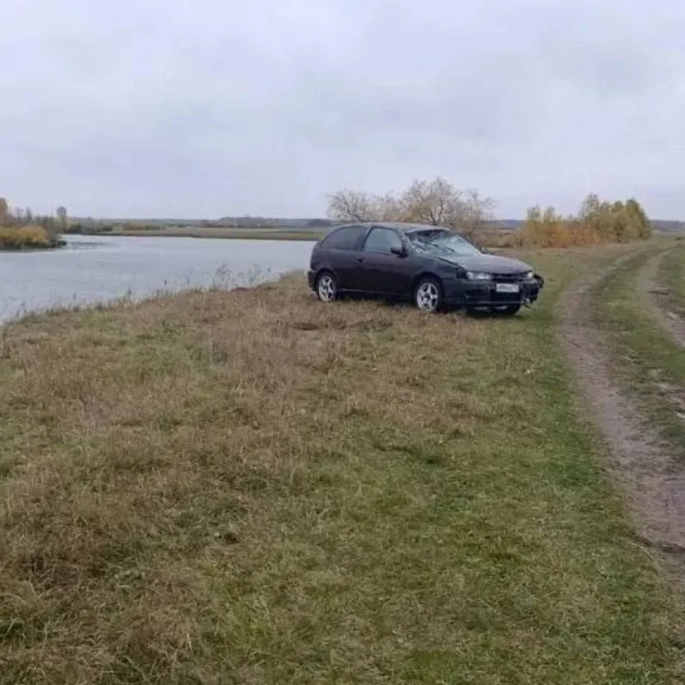 В Тюменской области женщина на автомобиле съехала в реку и скончалась