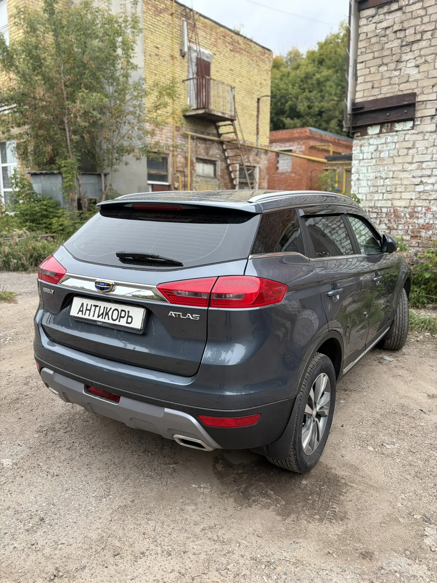 Следующие автомобили в работе: