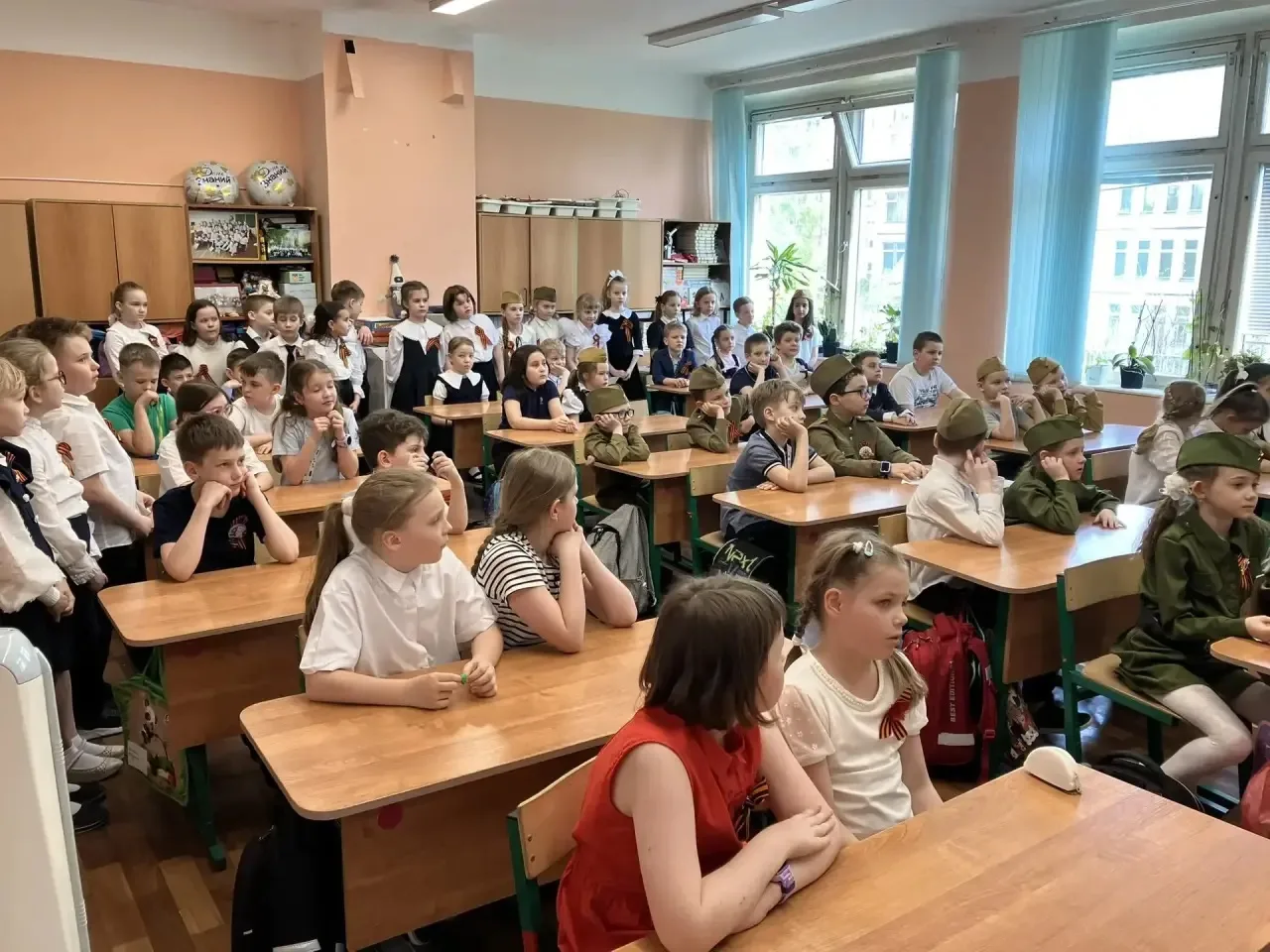 💢 И помнит мир спасённый…  ✅ Сегодня ученики 1 «К» класса провели музыкально-поэтическую композицию 