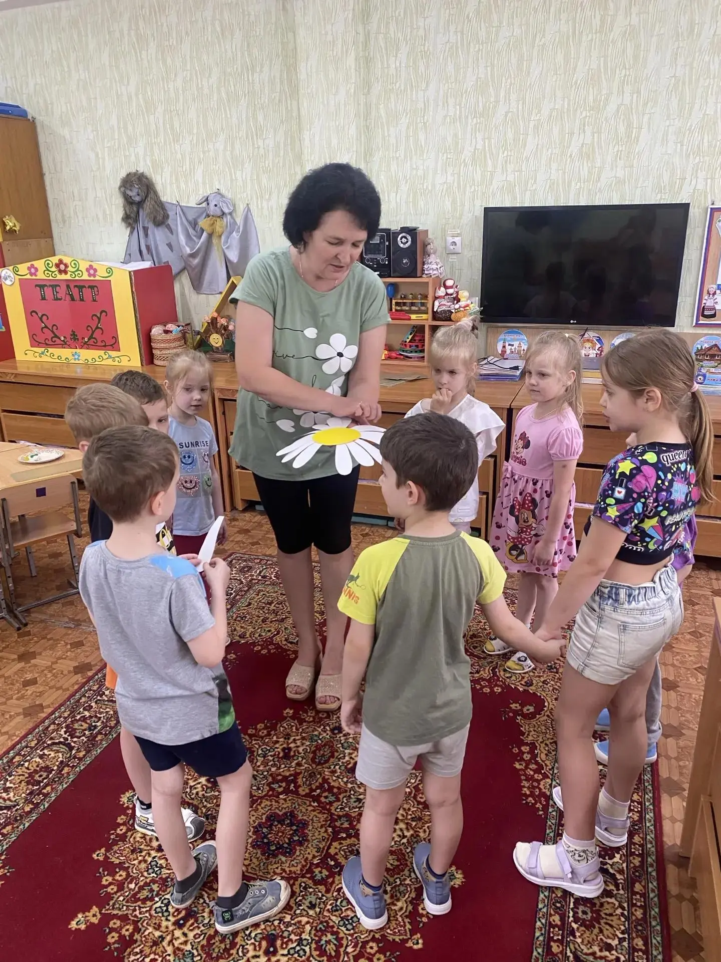 А вы знали, что 24 июня — это День ромашки? Этот скромный полевой цветок издревле считается символом