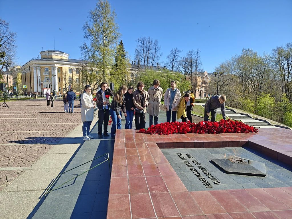 «Вечный огонь — это наша память, благодарность и признание… Это негасимый свет любви и ...
