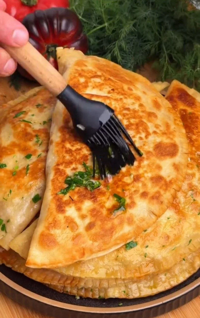 🌯 Хрустящие тортильи с курицей.

Ингредиенты:

Начинка:
🔹Курица — 500 г
🔹Оливковое масло — 1 ст. 