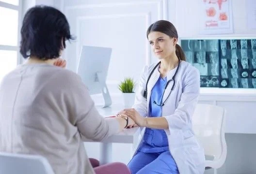 Бывает, мы месяцами откладываем визит к врачу, хотя уже понимаем, что помощь нужна. Мы находим объяс