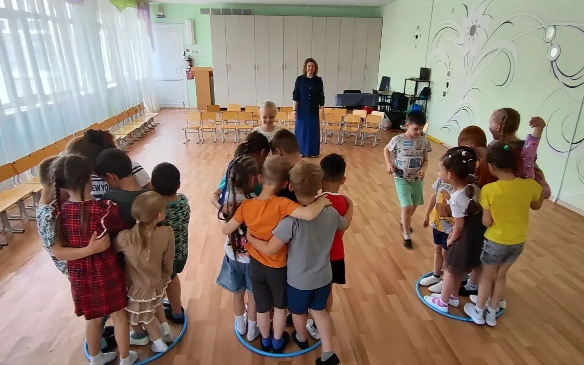 МЕЖДУНАРОДНЫЙ ДЕНЬ СОСЕДЕЙ В ДЕТСКОМ САДУ!УЧИМСЯ ДРУЖИТЬ!