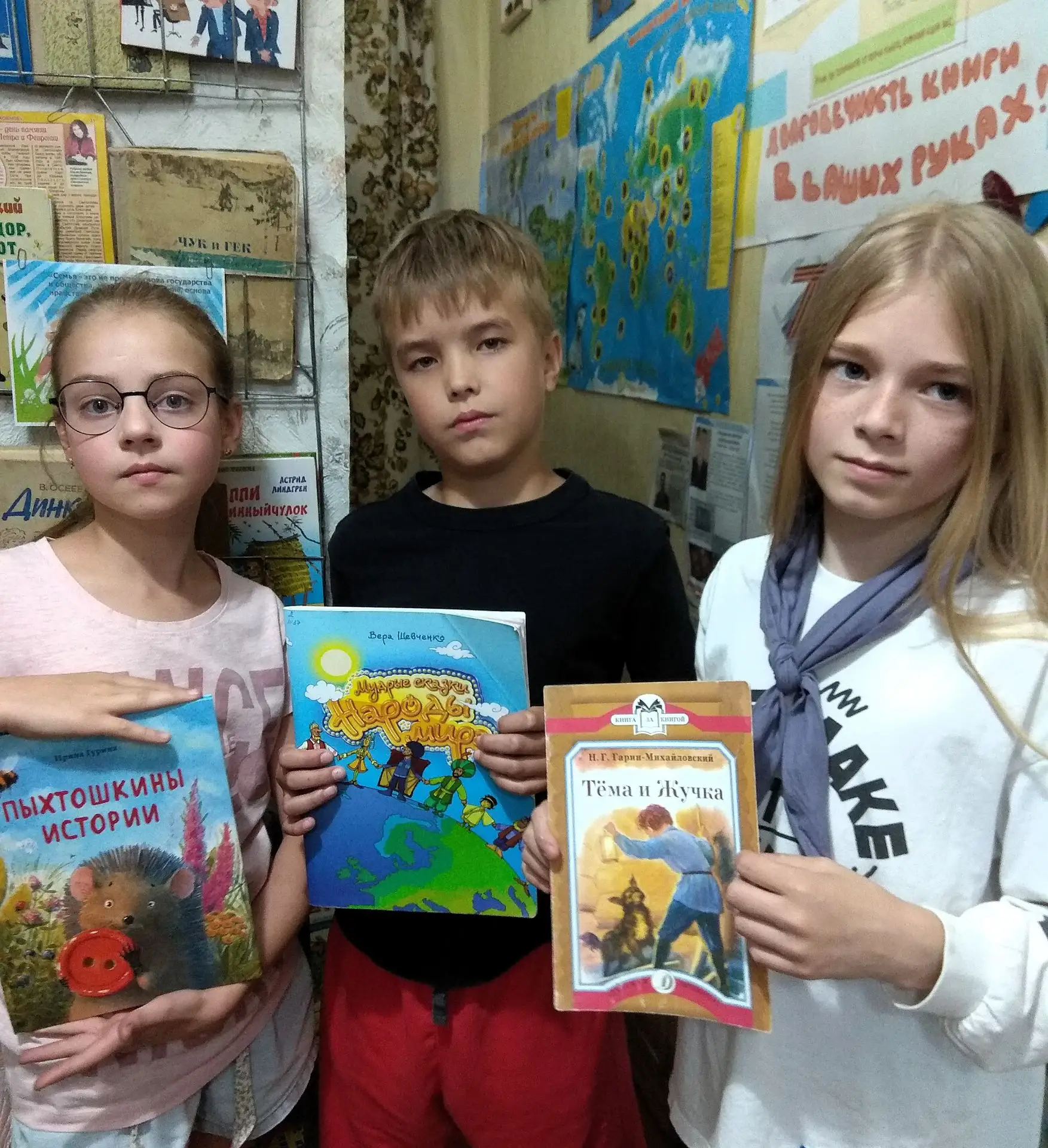 В Иконниковской библиотеке прошёл информационный час «Девчонки и мальчишки, читайте летом книжки!».
