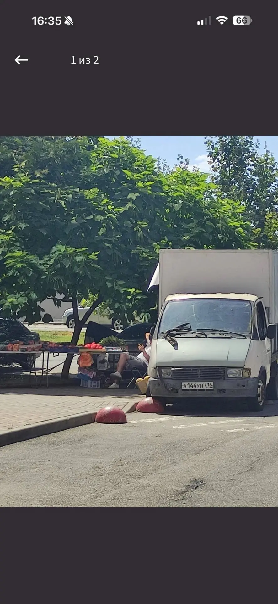 «Бесполезное окно связи»: жители ЖК «Панорама» жалуются на стихийную торговлю