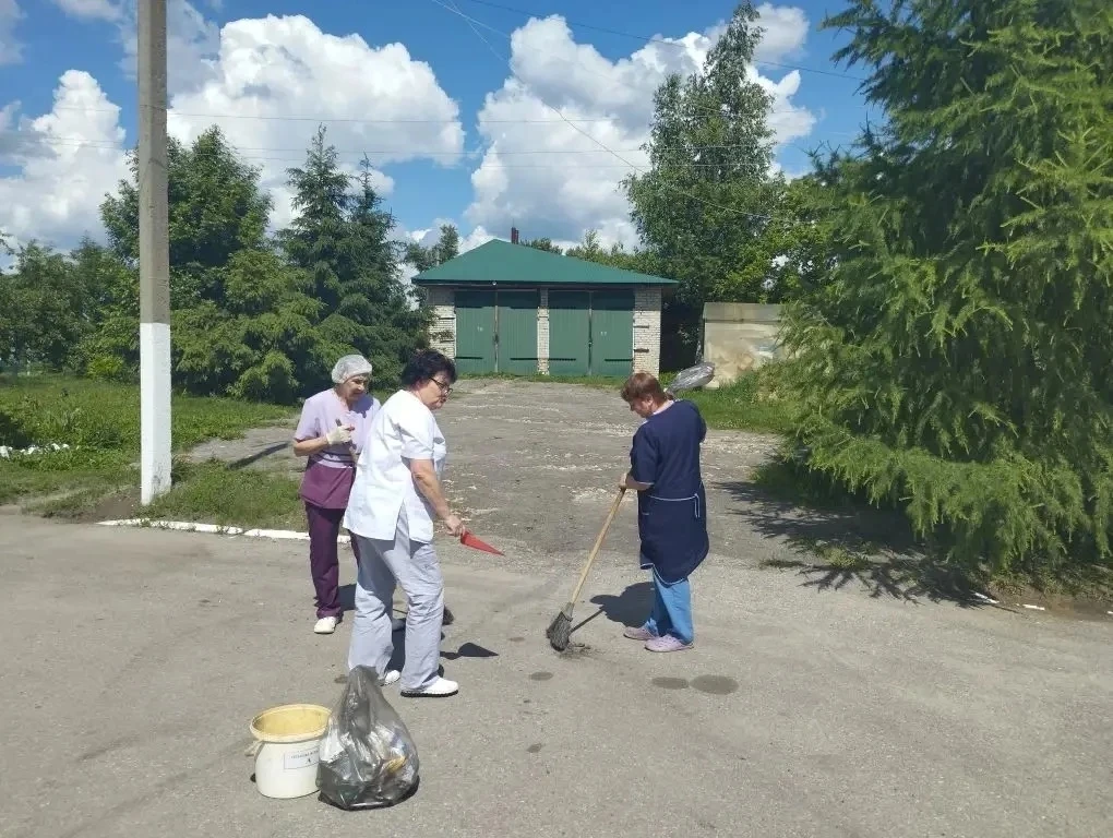 ✨6 июня сотрудники Мокшанской районной больницы присоединились к очередному субботнику....