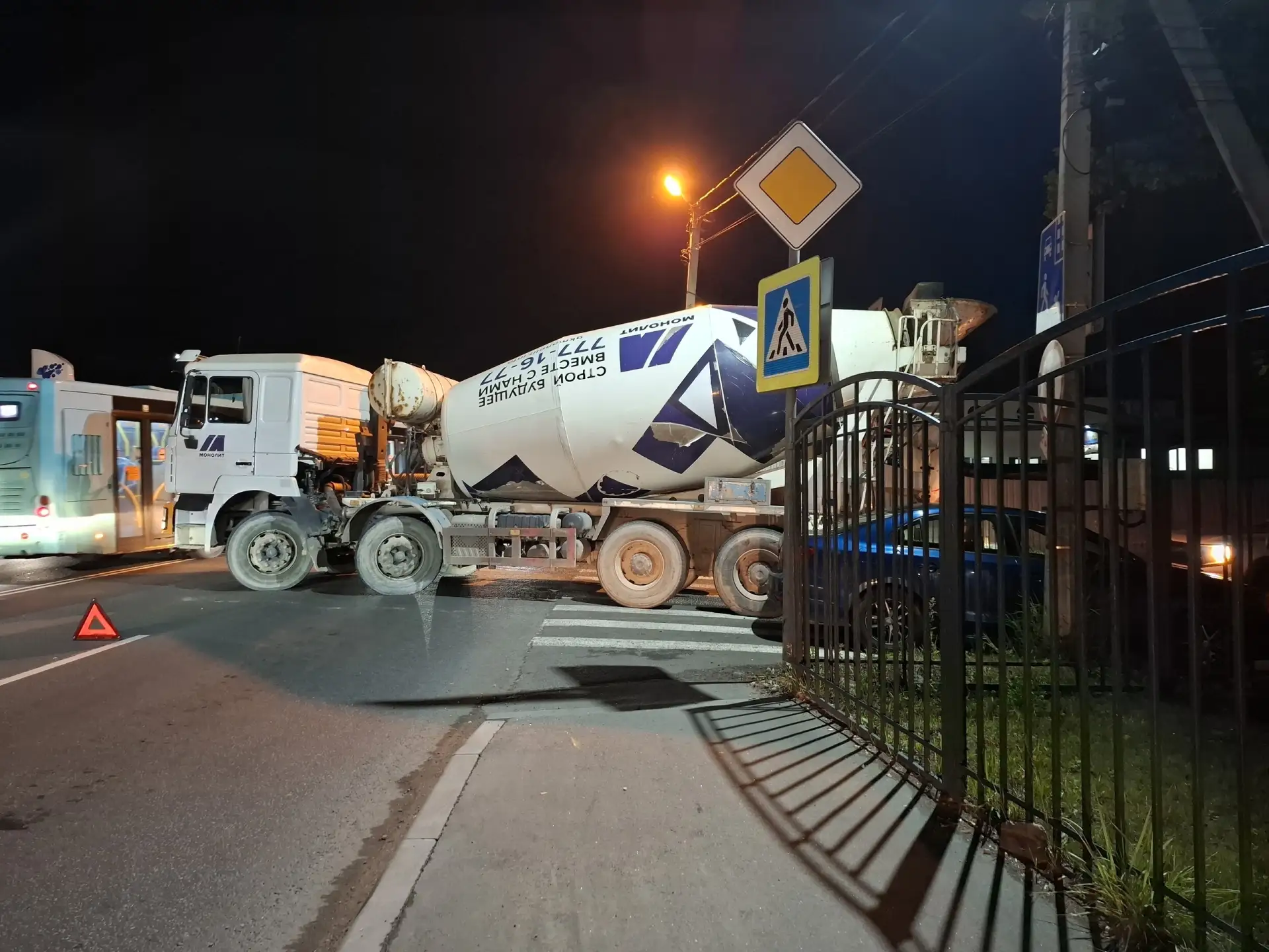 Восточное Мурино (около старого кладбища), перекрёсток Новой и Центральной улиц (Токсов...