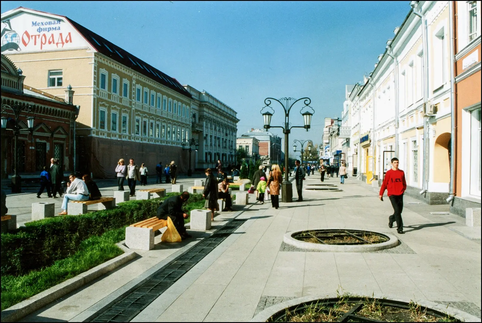 Улица Ленинградская в начале 2000-х. Снимок Константина Байгузина.