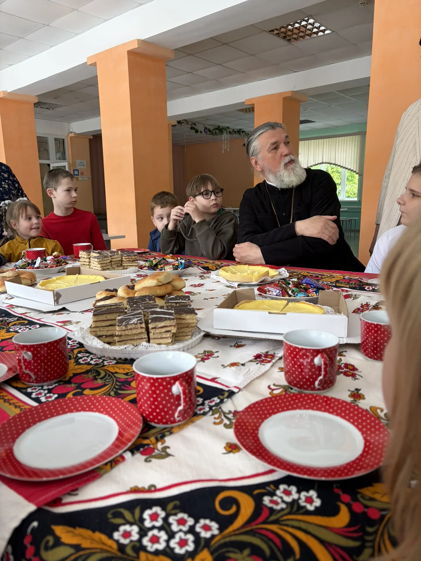 🎉 Первый день — и сразу праздник! 🎉

Сегодня в нашей школе торжественно открылся летний оздоровите