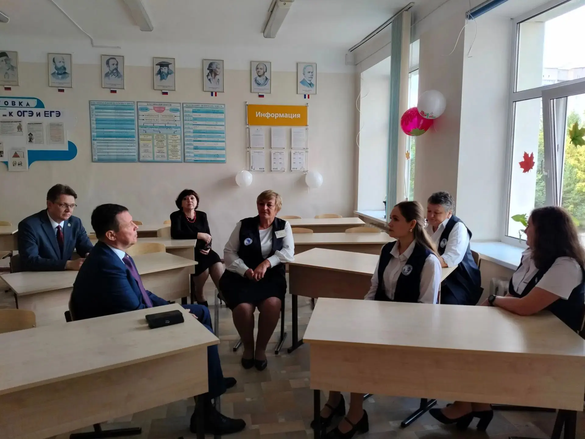 🏫 Почетные гости в гимназии: встреча с руководством края