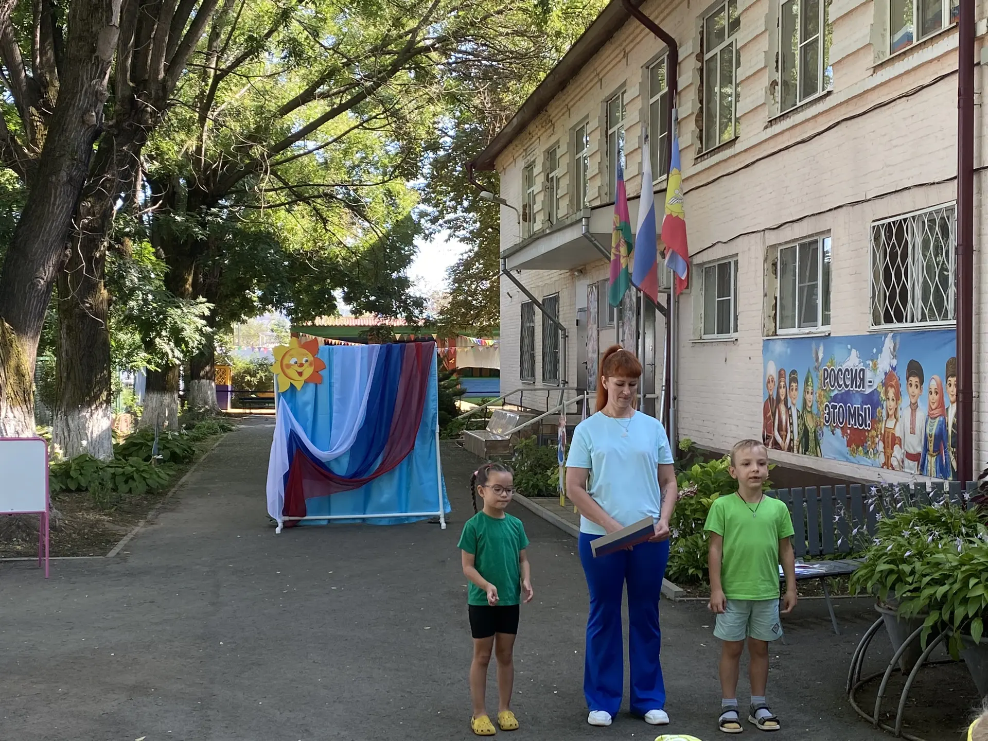🇷🇺 В поисках символов России: как мы отметили День Государственного флага!