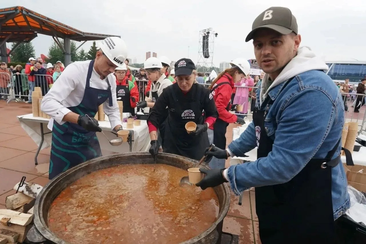 💥Прямо сейчас на Московской площади проходит празднование Дня шахтера и стартует фести...