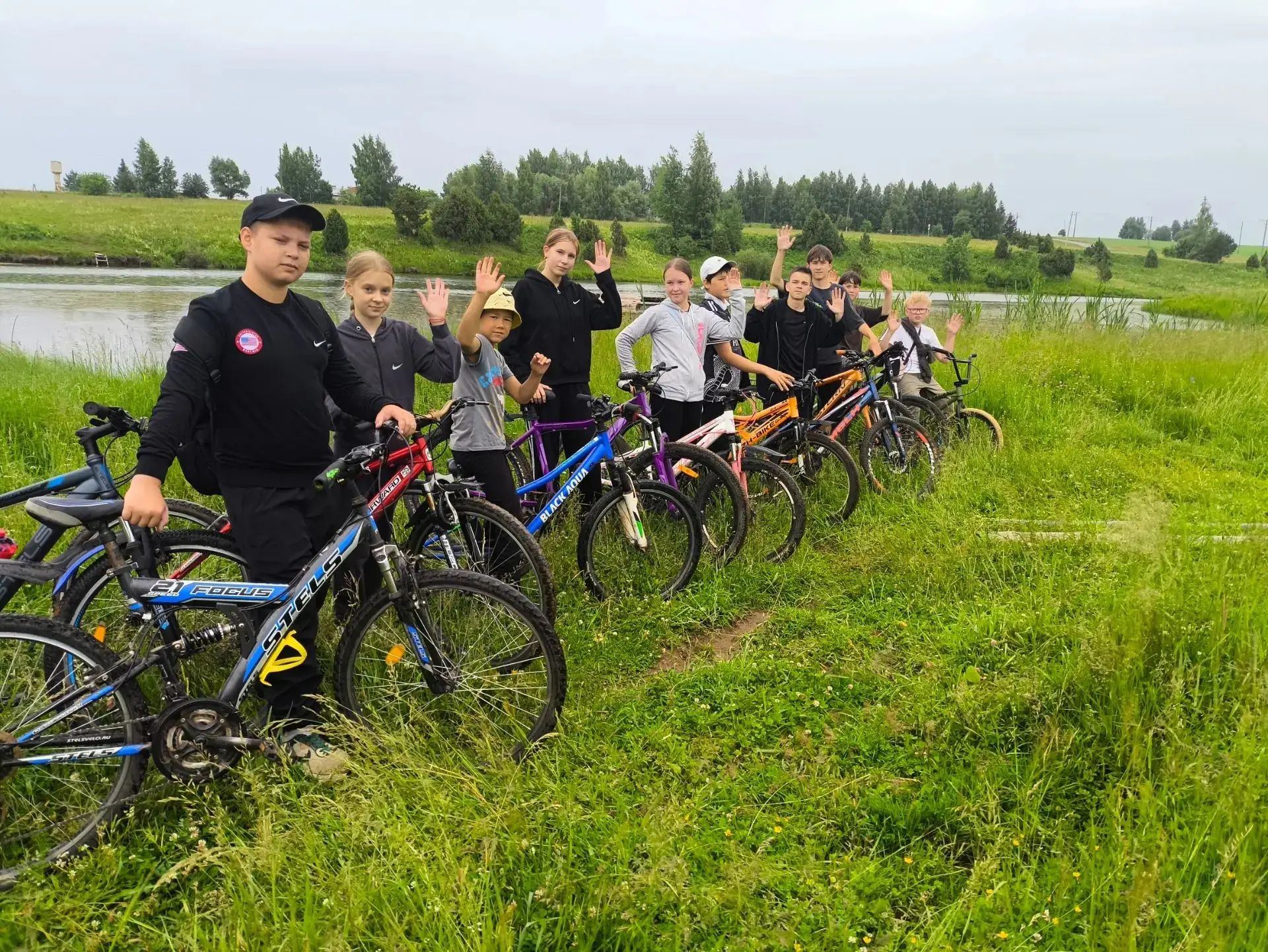 🚴‍♂️ День 16 в «Созвездии»: От велопробега до кинообсуждений!

Утро началось с дороги! Старшие ребя