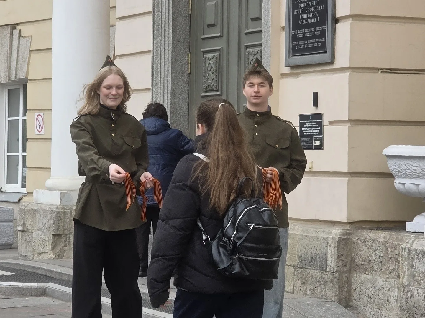 ✨ Георгиевскую ленточку раздавали сегодня в университете  Для всех нас, это символ Дня Победы, знак 