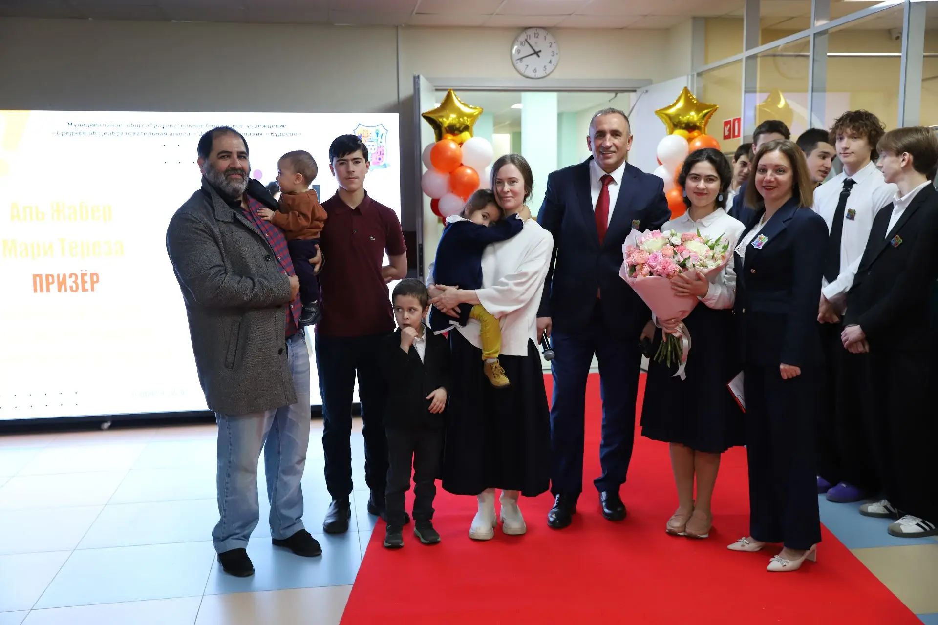 📅Сегодня обучающиеся, педагоги и администрация школы поздравляли Мари Терезу Аль Жабер — призера зак