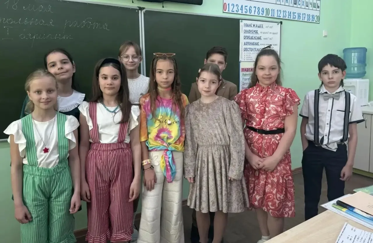 🎞️ Дань эпохе: ретро-стиль открывает «Неделю стиля» в Гимназии №4 ❤️👠📀  В рамках нашего большого про