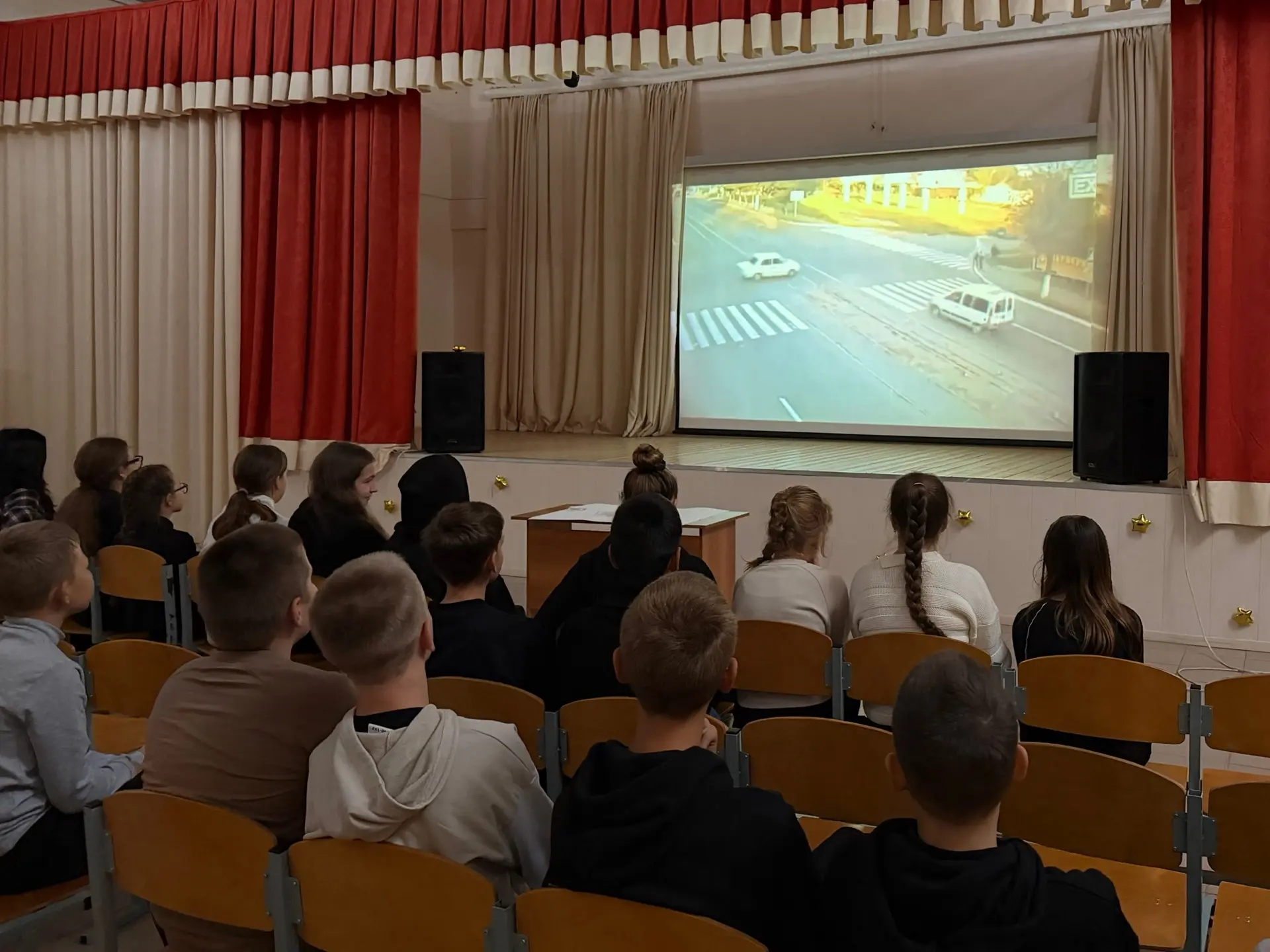 Урок безопасности в действии! 🚦 в рамках недели безопасности дорожного движения ученик...