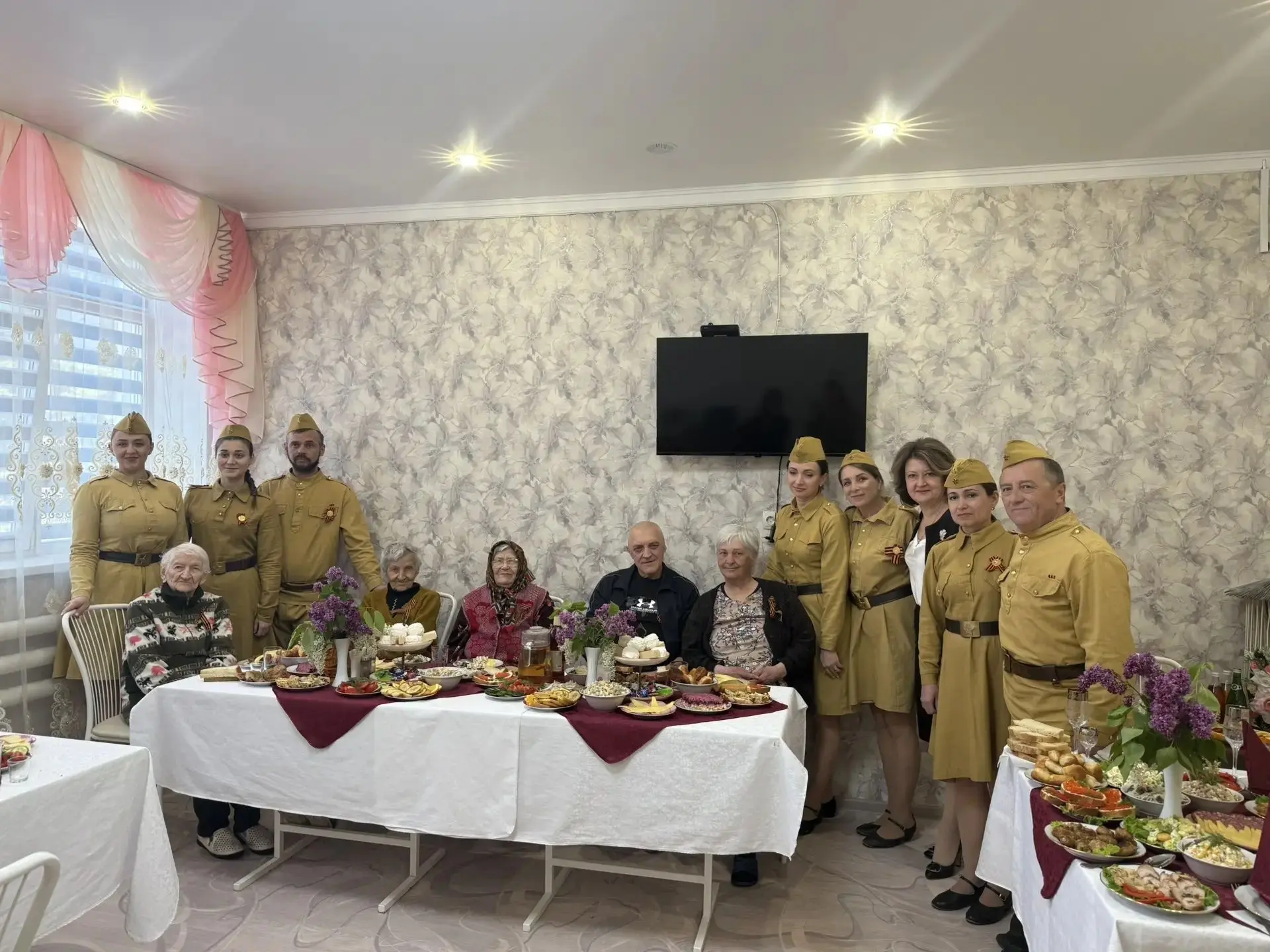 Праздничные мероприятия, посвященные Дню Победы, сегодня прошли во всех трех социально-реабилитацион