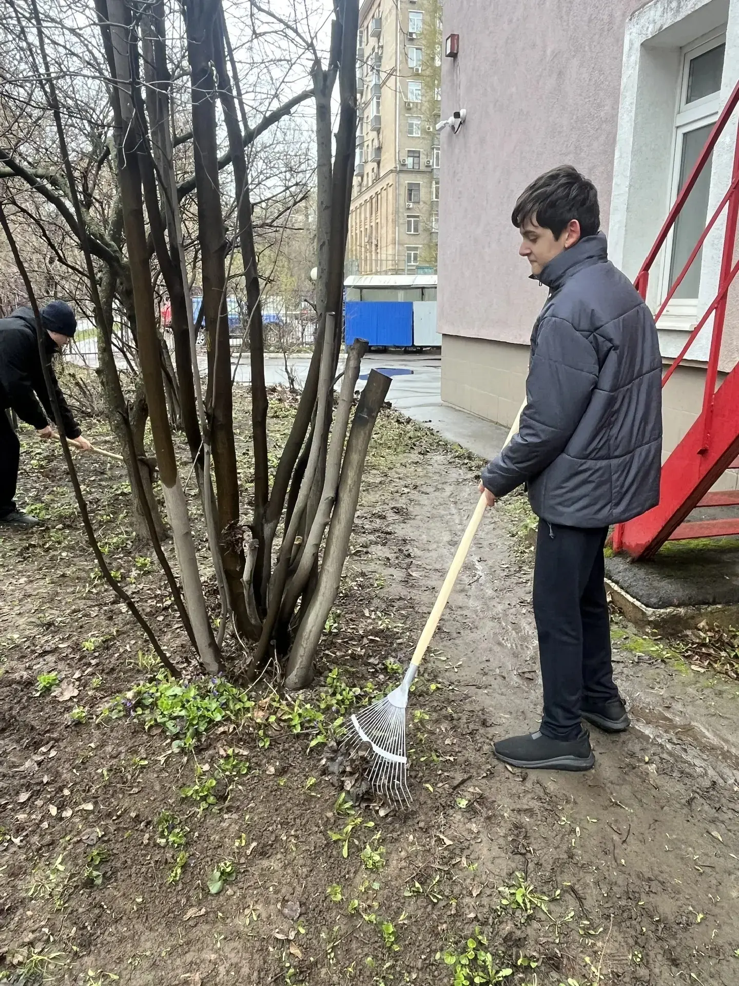 Городской субботник   Сегодня был полезный день! С утра мы дружным коллективом За нужный труд, отбро