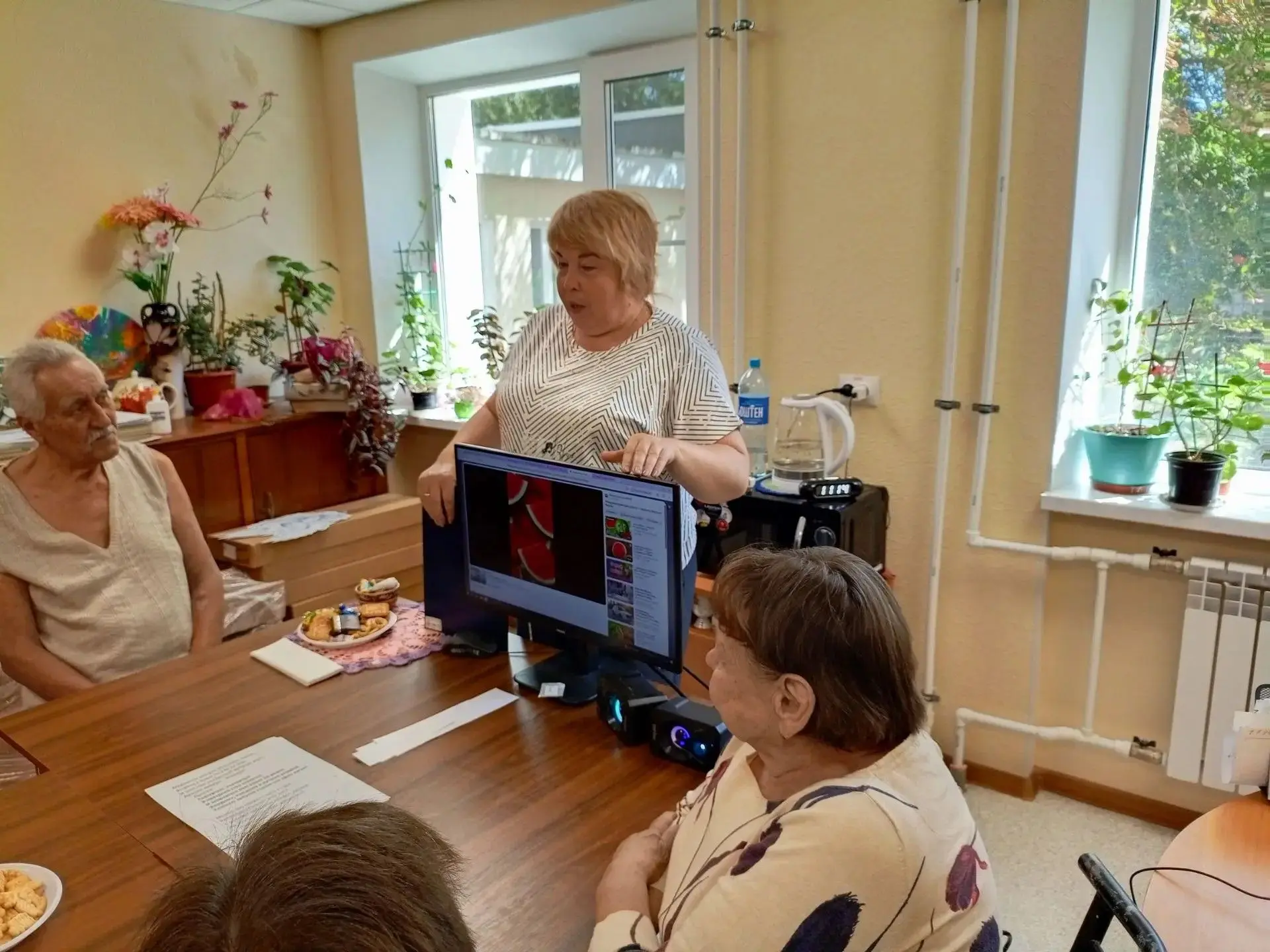 В доме –интернате состоялось необычное и яркое событие – «Арбузник». Этот традиционный ...