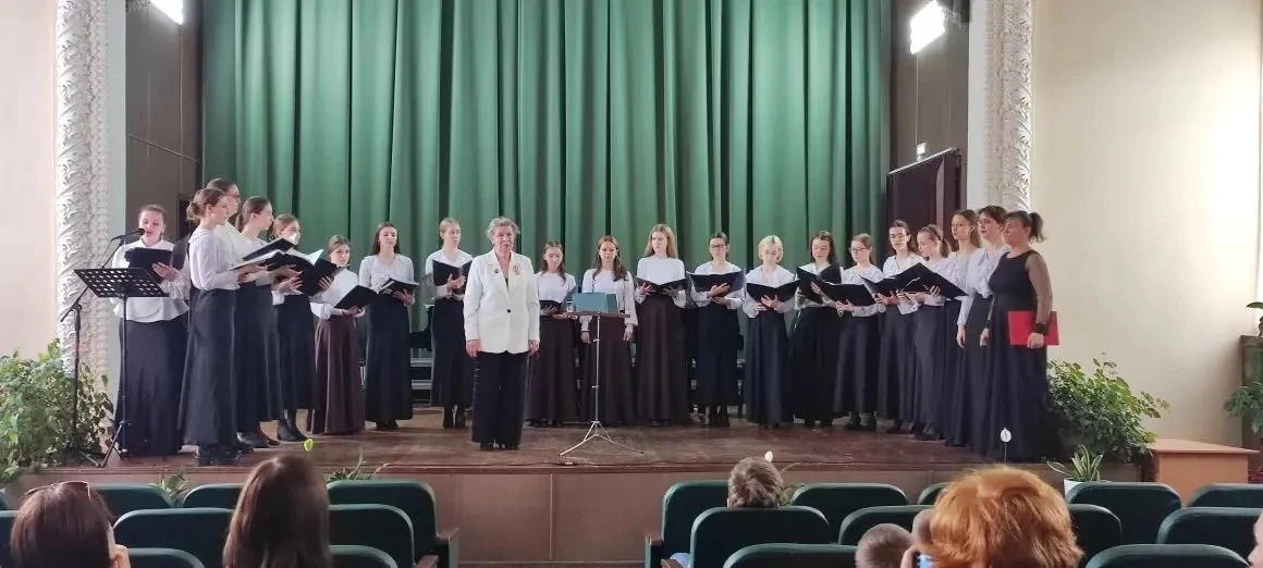 🎶 19 и 25 мая в ДШИ Донского и Узловой выступил женский хор НМК имени М. И. Глинки (руководитель Т.