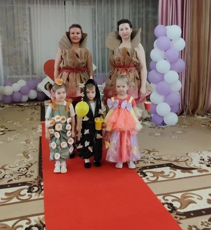 👗 Эко мода 2026: показ костюмов из пакетов, газет и дисков!  Вчера, 30 марта, в дошкольных отделения