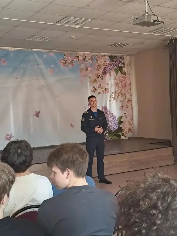 🚀 Вдохновляющее профориентационное занятие для старшеклассников!  В нашем образовательном комплексе 