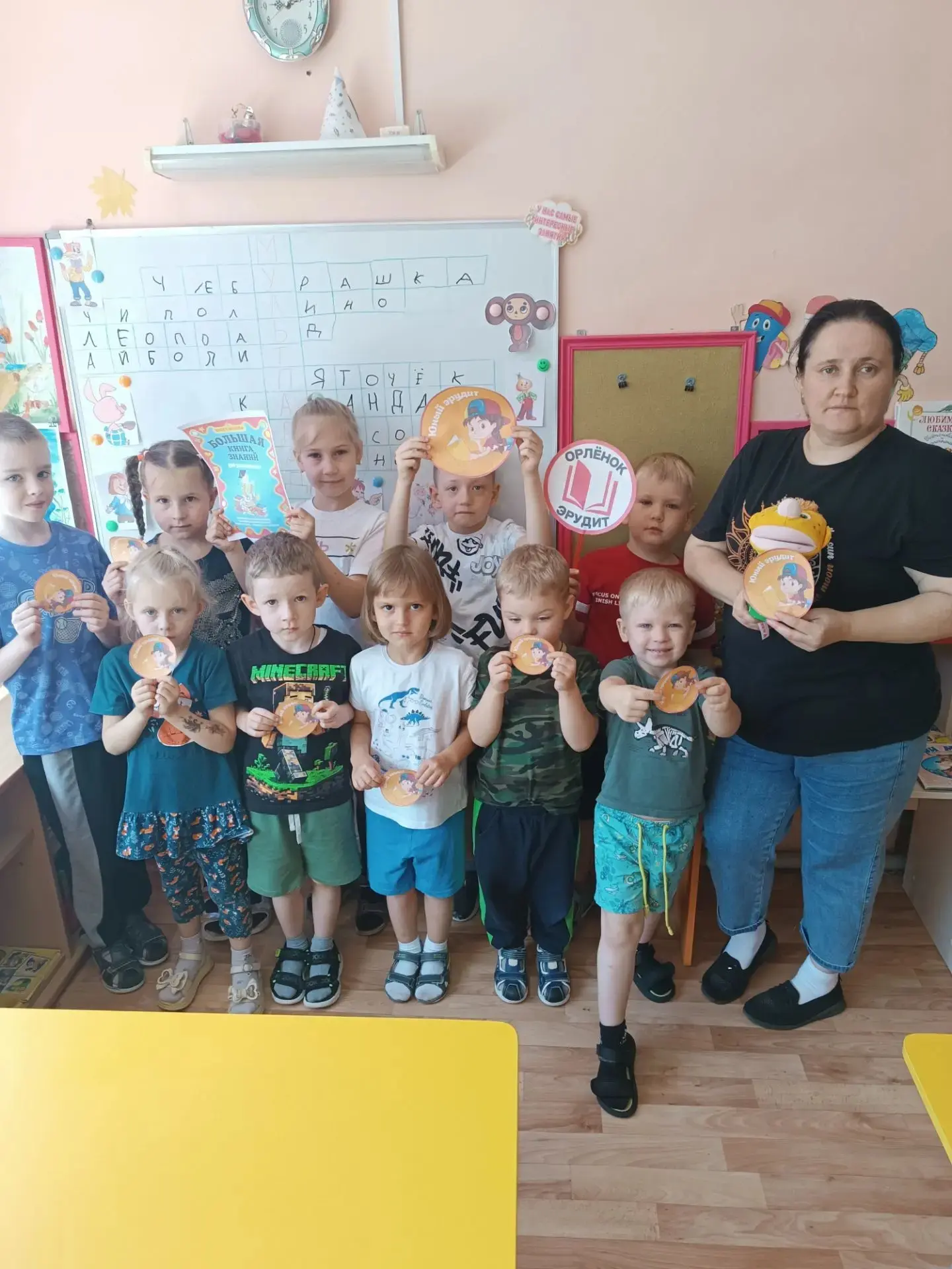 "Юные эрудиты"🧠

"Кто это? и как им стать? "
Сегодня ребята вместе с другом Фёдором отправились в у