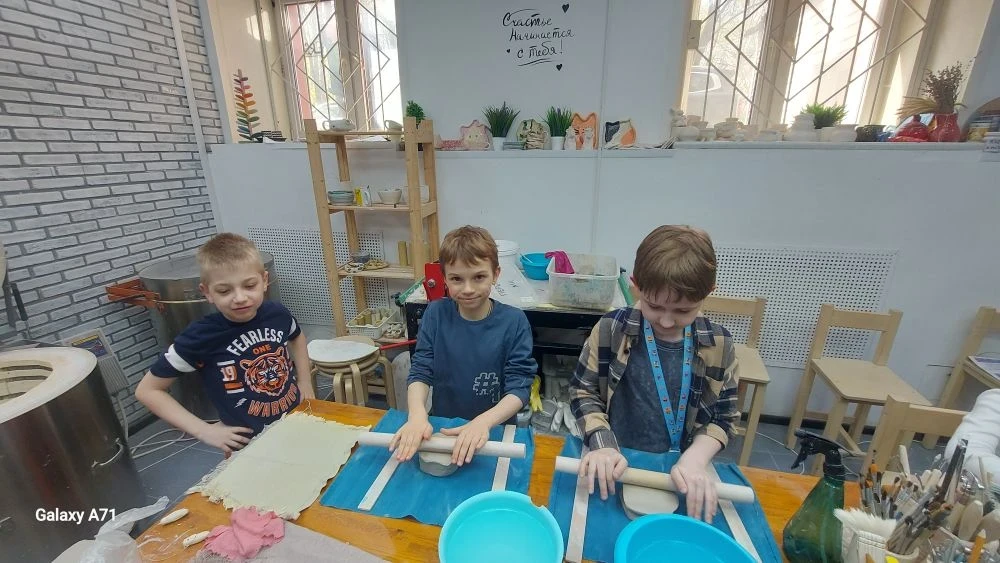 Когда глина оживает в детских руках…  🎨 В пятницу, 17 апреля, ученики 3 «Э» класса вместе с классным