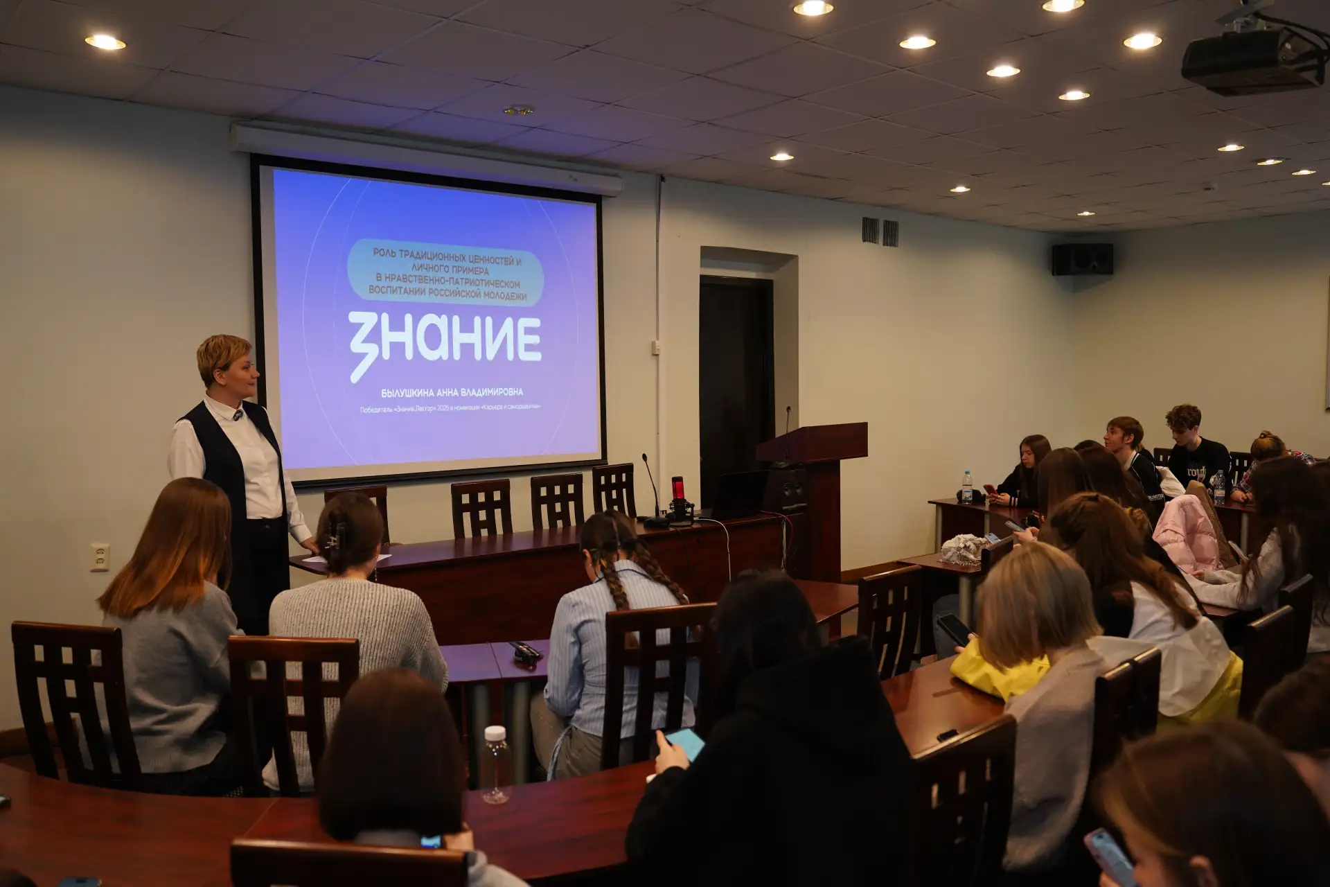 В НГЛУ состоялся открытый диалог на тему формирования нравственных ориентиров у молодёжи  Встречу со