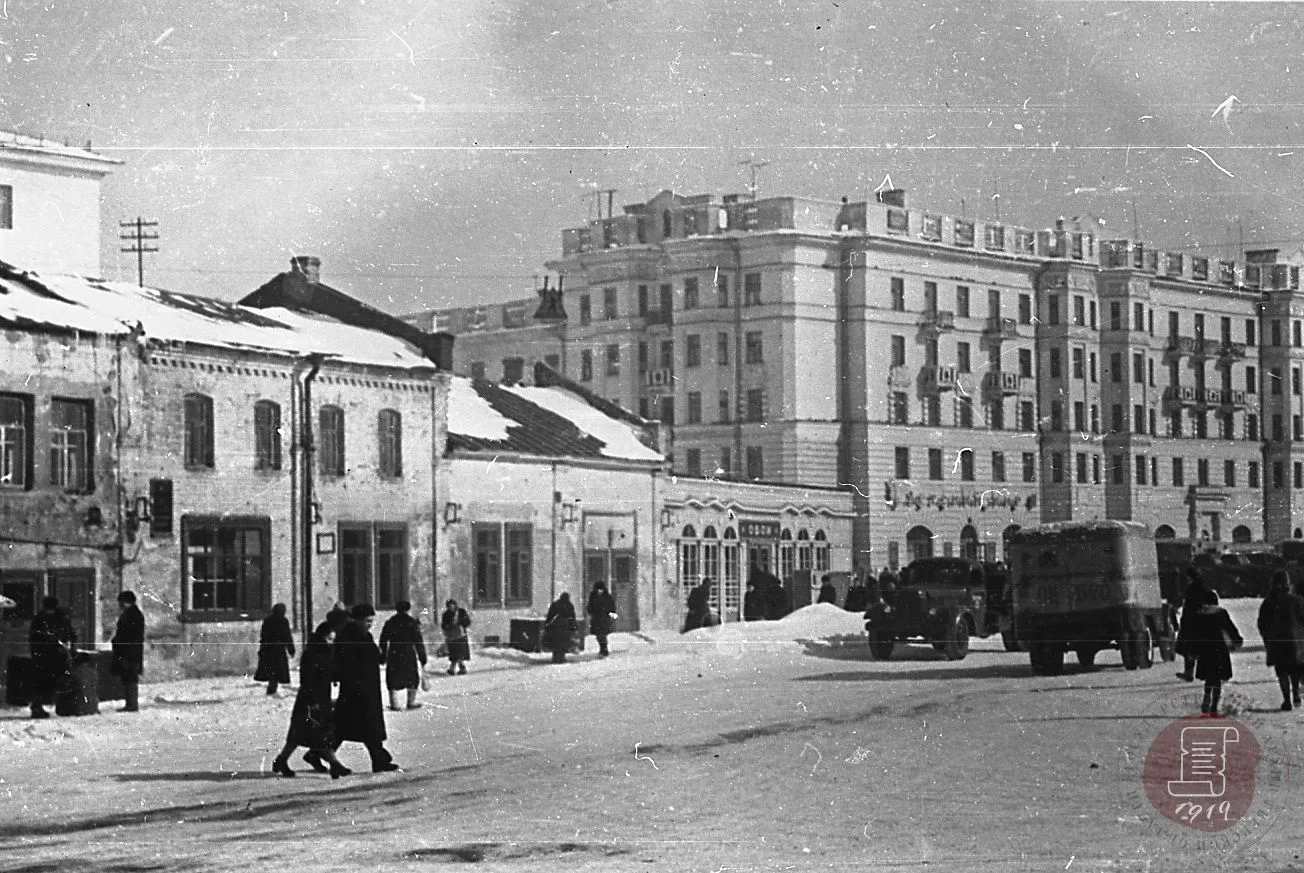 22 апреля 1965 г. Крестьянская площадь города Калинина в ознаменование 20-летия Победы ...
