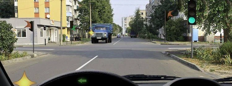 В каком случае Вы обязаны
уступить дорогу грузовому
автомобилю?
1. При повороте налево.
2. При разво