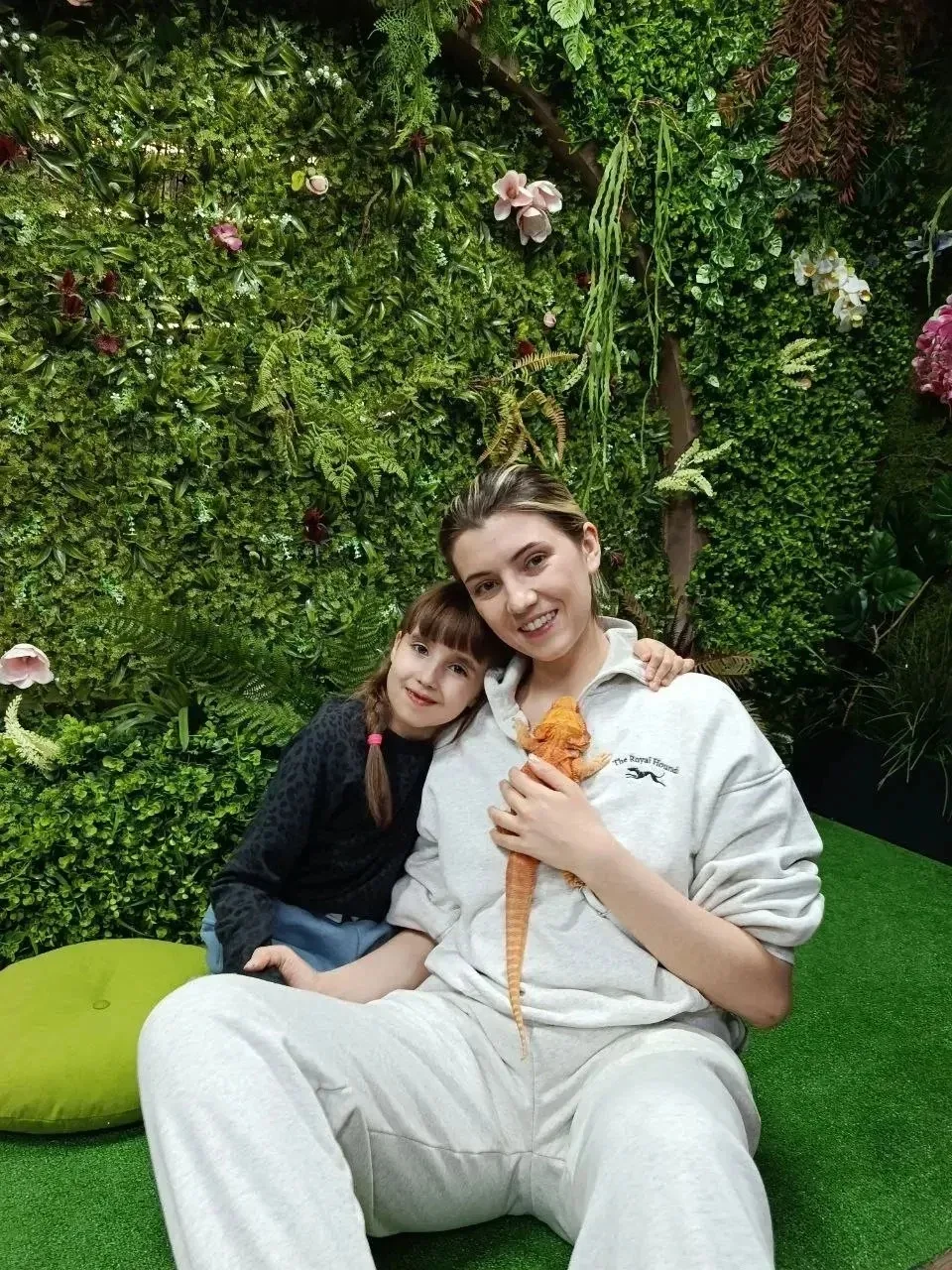 Школьные приветы

🦋 Неожиданное приключение на ВДНХ! 🐍

Ученица 1 «Ж» класса Алиса С. вместе с мам